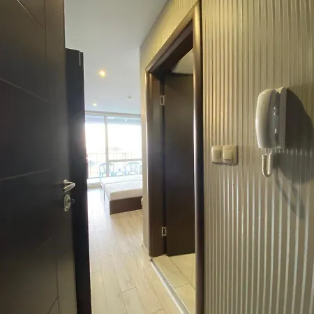 Апартамент Paradiso B 209 Private Sea View